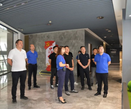 深圳朗生整裝科技有限公司副董事長王斌一行到訪惠達衛(wèi)浴調(diào)研參觀