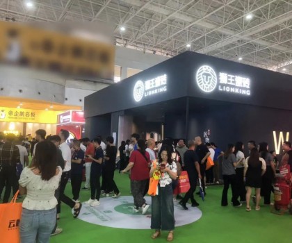 佛山陶博會第一天，獅王瓷磚已經(jīng)燃爆了！