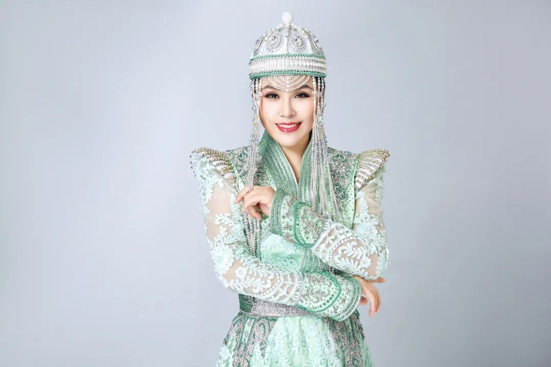 歌手烏蘭托婭助陣！浪鯨衛(wèi)浴總裁明星雙簽售長春站活動火熱進(jìn)行2.jpg
