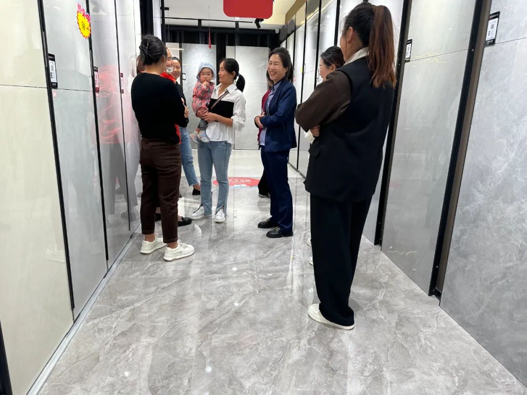 獅王瓷磚萬(wàn)人火花節(jié)全國(guó)巡回賽棗莊站火爆全城4.jpg