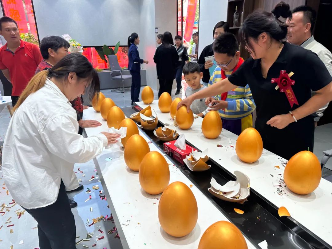 獅王瓷磚萬(wàn)人火花節(jié)全國(guó)巡回賽棗莊站火爆全城13.jpg