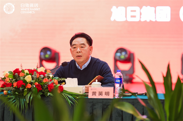 5旭日集團(tuán)董事長(zhǎng)黃英明.JPG