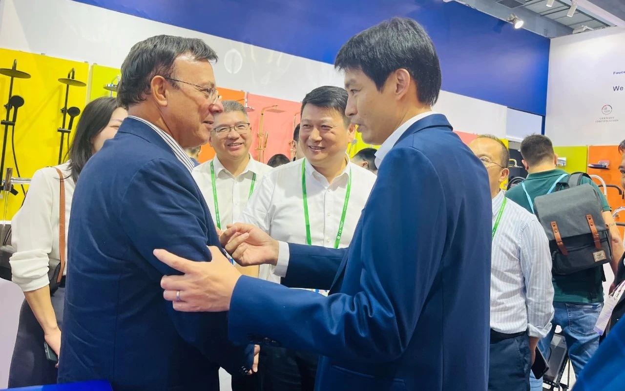 康意潔具閃耀2024年秋季廣交會(huì)，吸引了眾多國(guó)內(nèi)外客商的關(guān)注和贊譽(yù)5.jpg